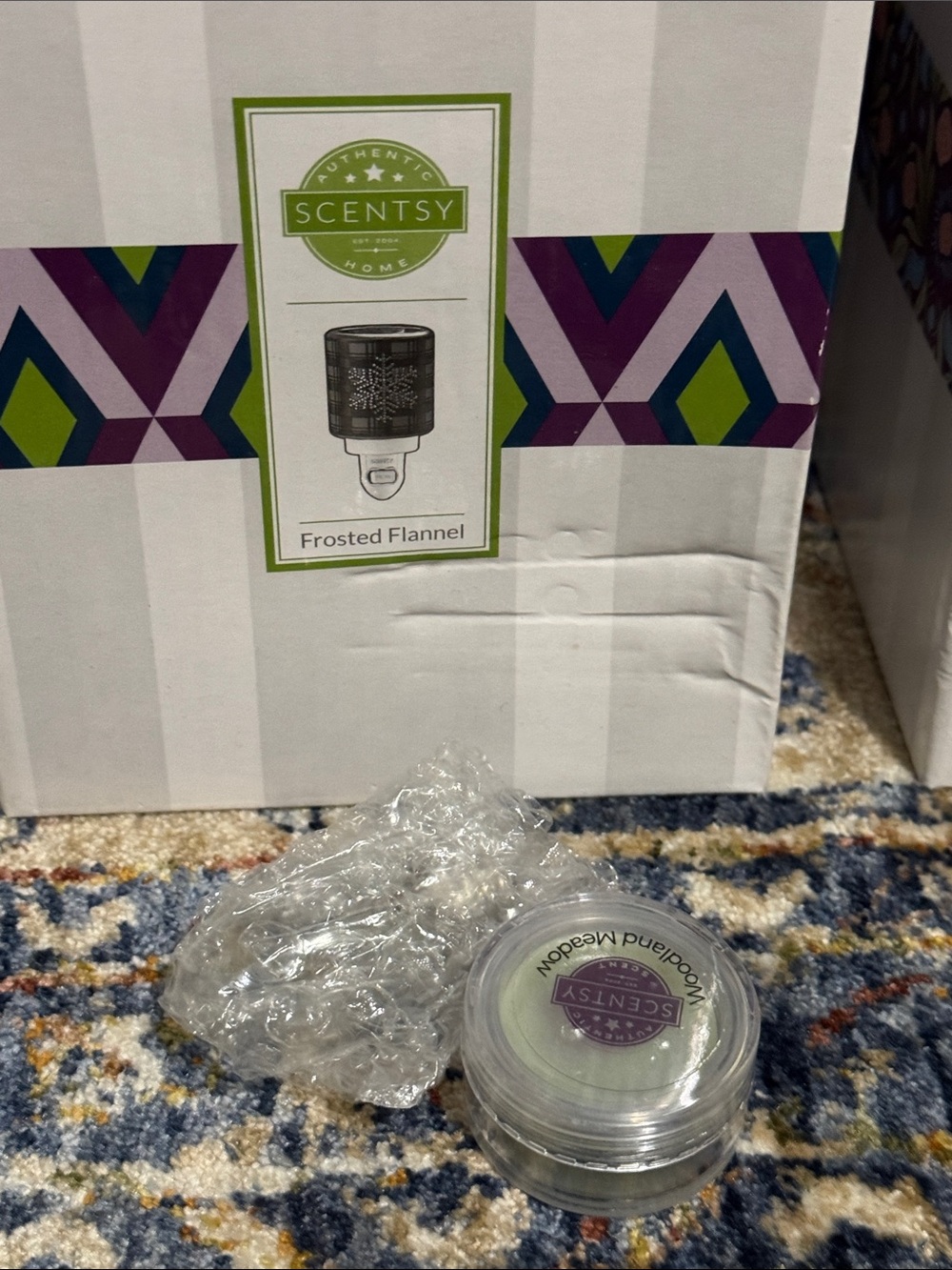 Sale NWT Set of 4 BUNDLE Scentsy Mini Plugin wax fragrance various warmers LOT - Picture 6 of 8